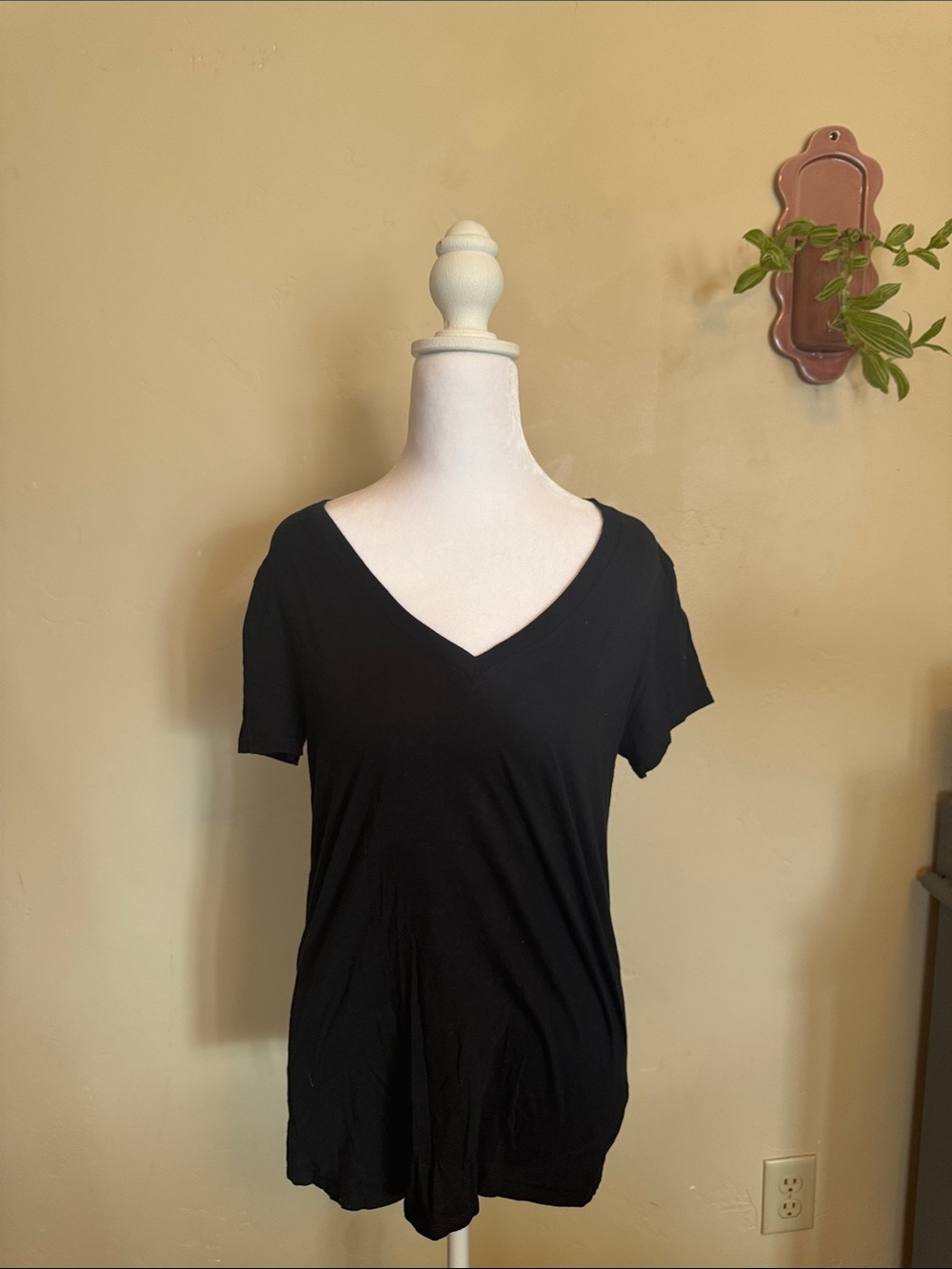 GAP Black V-Neck Short Sleeve Tee